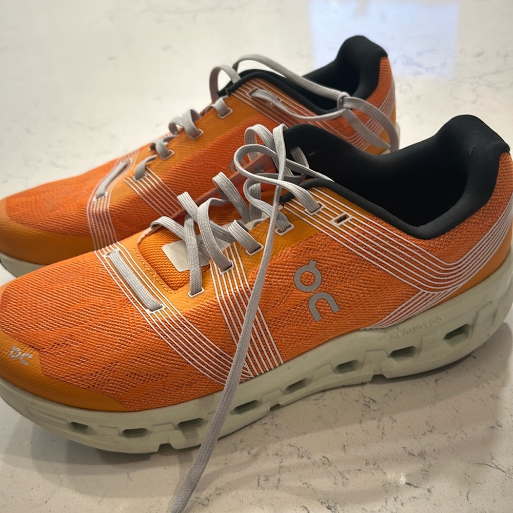 Orange ON Male sneakers size 10.5